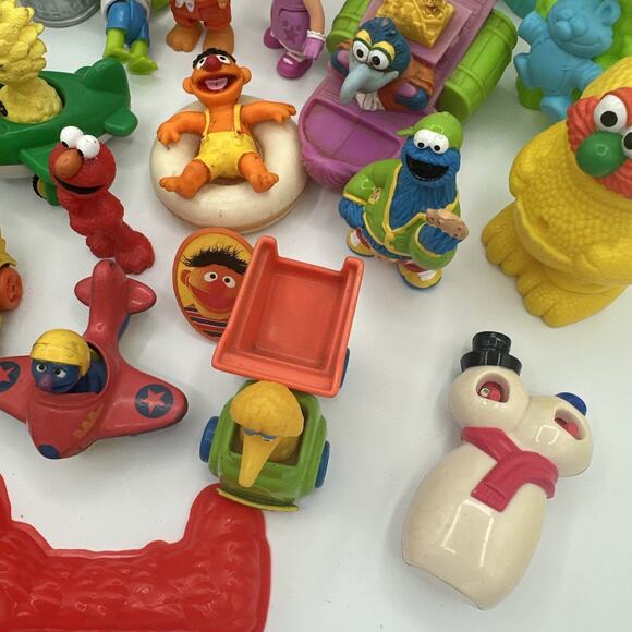 Vintage Sesame Street Toy Lot - PVC Figures, Cups, Big Bird Bert Ernie Elmo - Picture 6 of 8